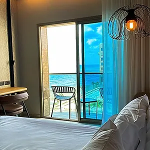 https://beautiful-hotel-apartment-on-the-sea.gethaifahotels.com